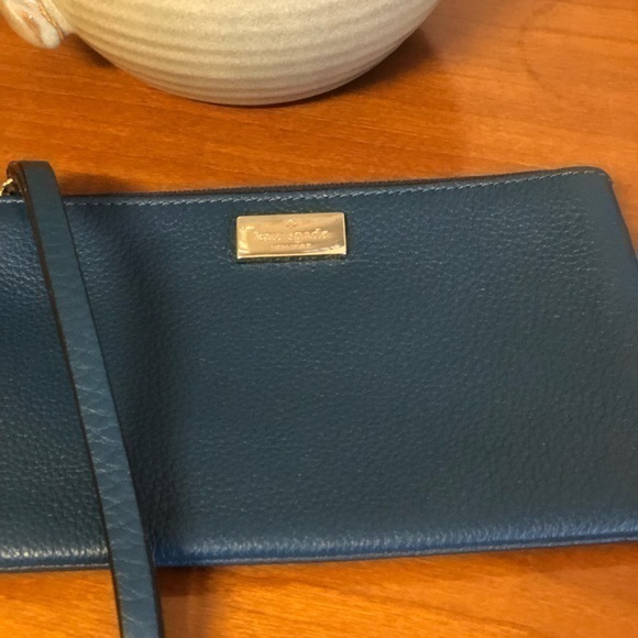 Kate Spade teel leather zippered wristlet‎ 6 inches wide by 4 inches tall - Picture 6 of 7